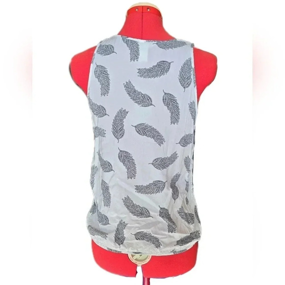 H&M, Size 6, Feather Print Sleeveless Top - Picture 3 of 11